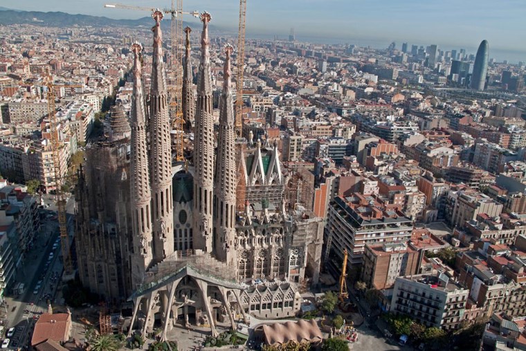 141 yıldır sırrı çözülemeyen kilise sonunda tamamlanıyor: Mimar Antoni Gaudi'nin şaheseri olan La Sagrada Familia ve ardıdaki gizem...