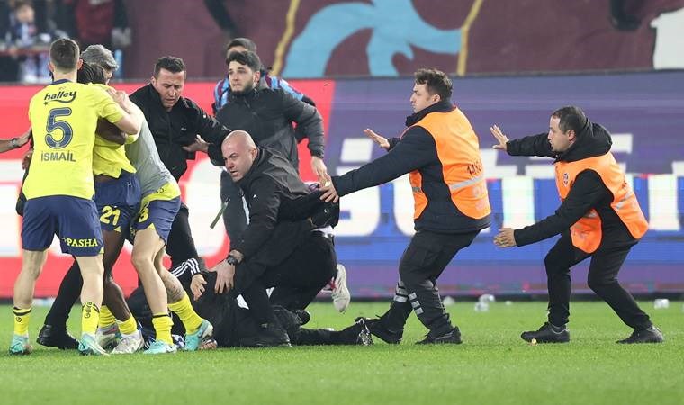 Trabzonsporlu Stefano Denswil'den olaylı maç açıklaması: 'Görüntülerde bıçak vardı'