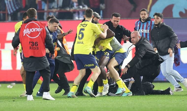 Trabzonsporlu Stefano Denswil'den olaylı maç açıklaması: 'Görüntülerde bıçak vardı'