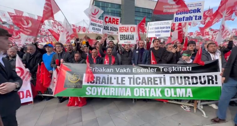 Fatih Erbakan partisinden istifa eden Suat Pamukçu'ya rozet takan Erdoğan'a yanıt verdi