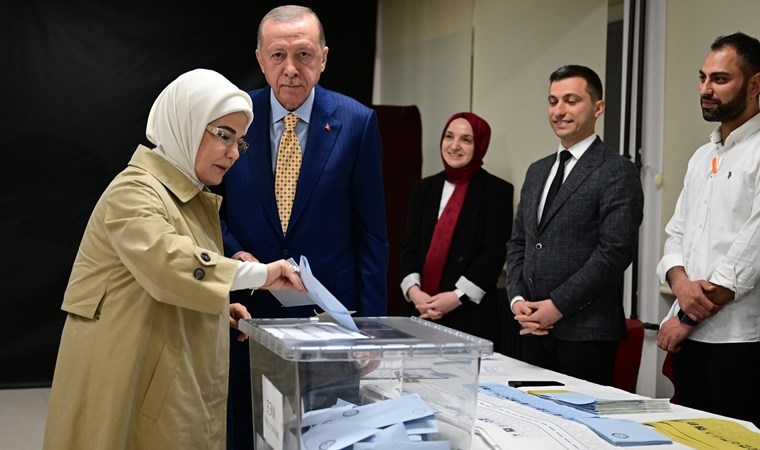 AKP’li Cumhurbaşkanı Erdoğan İstanbul'da oy kullandı: 'İki seçim bizi yordu' - Son Dakika Siyaset Haberleri | Cumhuriyet