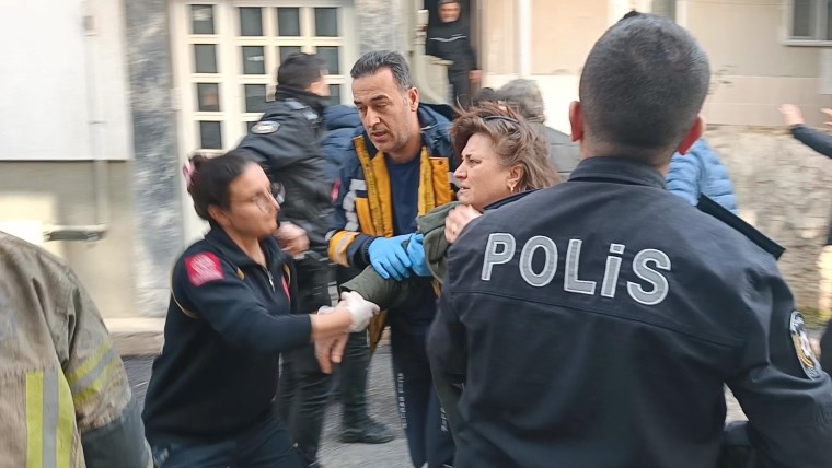 Bursa'da güpegündüz dehşet anları: Cezaevinden izinli çıktı, ablasını bıçakla rehin aldı!