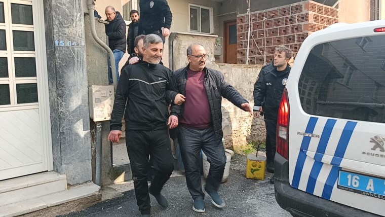 Bursa'da güpegündüz dehşet anları: Cezaevinden izinli çıktı, ablasını bıçakla rehin aldı!