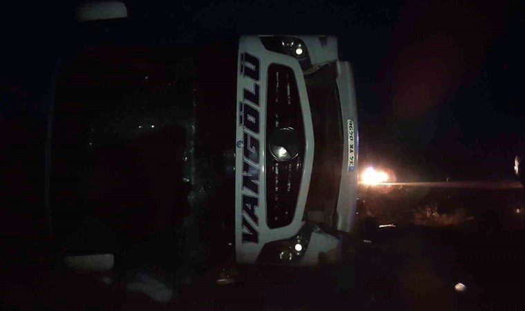 Kırşehir’de yolcu otobüsü yan yattı: 15 yaralı