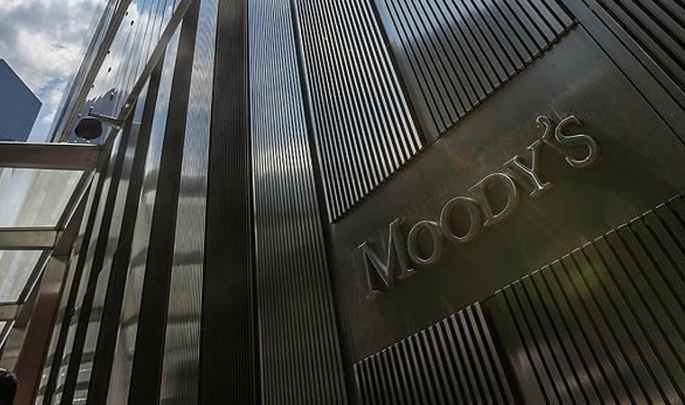 Moody’s, New York Community Bank’ın kredi notunu düşürdü