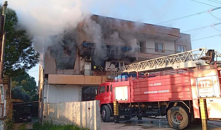 Apartman dumanlara teslim oldu… İki kişi hastaneye kaldırıldı