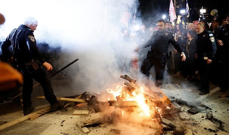 İsrail’de binlerce kişi erken seçim için sokakta