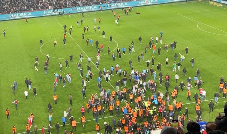 Bakan Yerlikaya duyurdu: Trabzonspor-Fenerbahçe maçında çıkan olaylar sonrası 12 gözaltı!