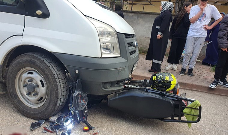 ‘Dur’ ihtarına uymadı: 16 yaşındaki ehliyetsiz sürücü kamyonetin altına girdi