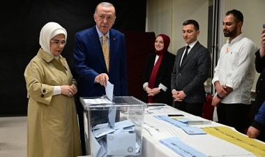 AKP’li Cumhurbaşkanı Erdoğan İstanbul'da oy kullandı: 'İki seçim bizi yordu' – Son Dakika Siyaset Haberleri | Cumhuriyet