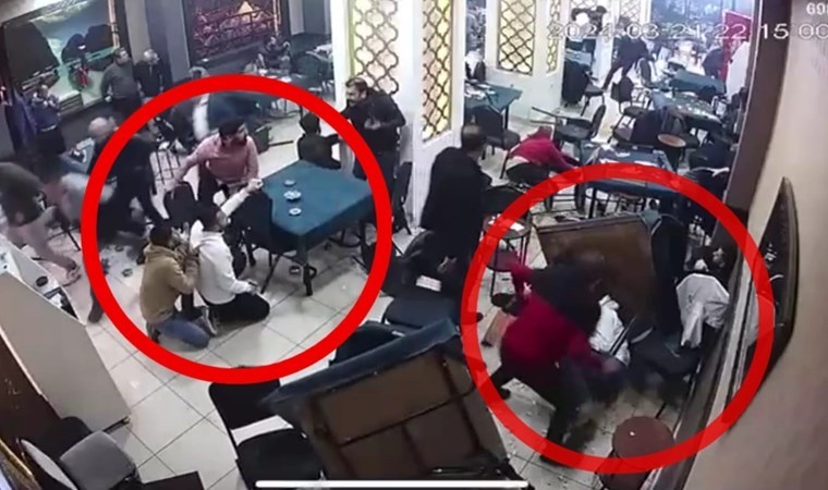 Panik anları kamerada… Caddede silahlı kavga!