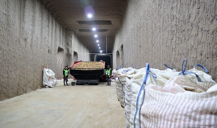 Yer altından çıkarılıyor, tarlalara gönderiliyor! 250 bin ton…