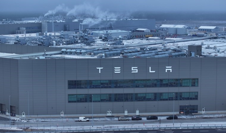Tesla fabrikasında elektrik kesildi: Solcu grup üstlendi