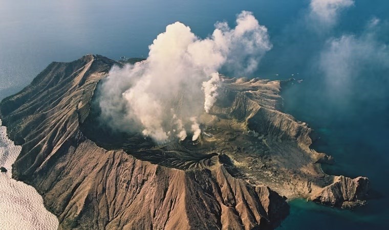 Tur şirketlerine ‘yanardağ’ cezası: Tazminat ödeyecekler