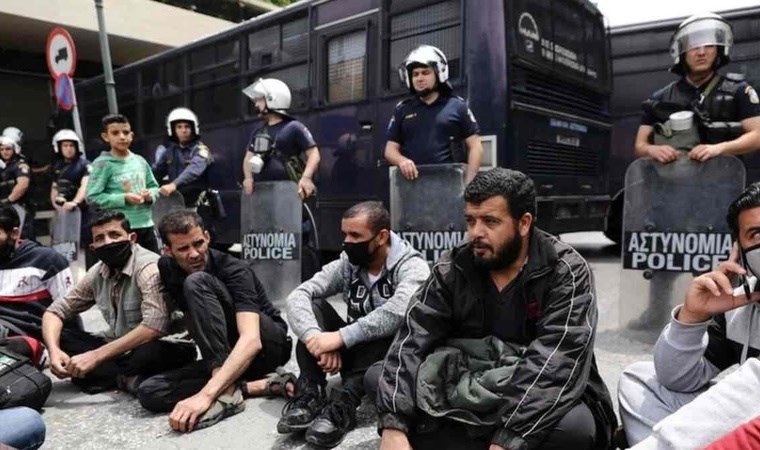 Yunanistan’da polis ile göçmenler arasında arbede