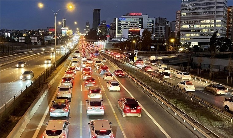 İstanbul’da yağış etkisi: Trafik yoğunluğu yüzde 85’e ulaştı