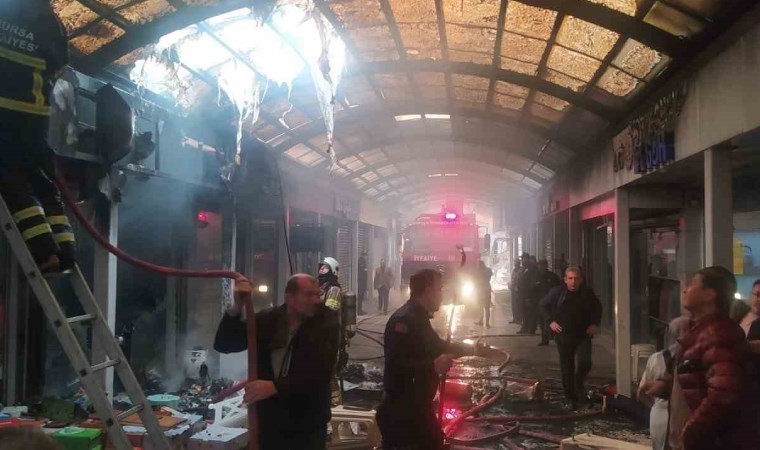 Bursa’da Tarihi Balibey Han Çarşısı’nda korkutan yangın
