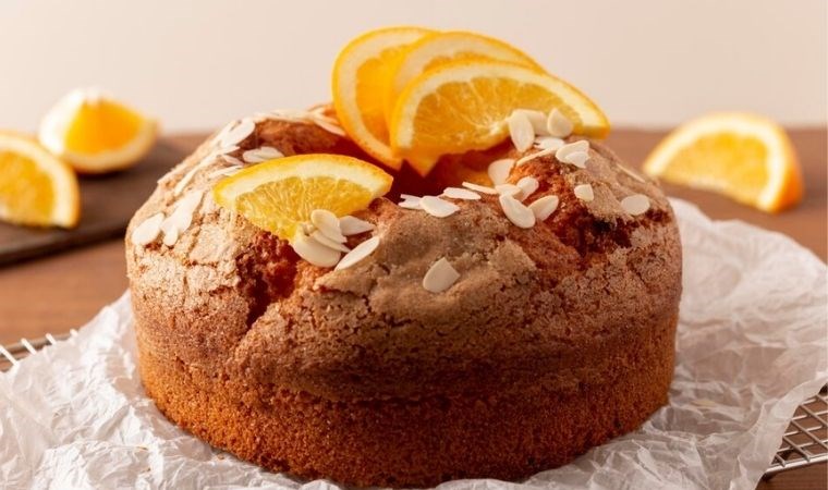 Püf noktalarıyla portakallı anne keki: Damaklarda iz bırakan tarif!