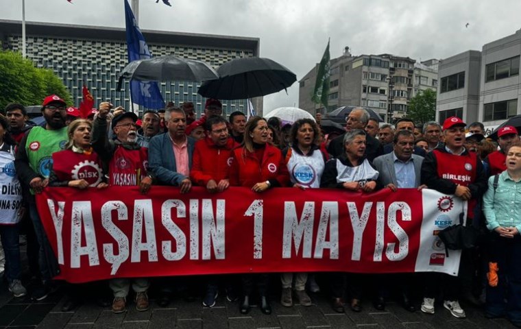 1 Mayıs 1977'de yaşamını yitirenler Kazancı Yokuşu'nda anıldı: '1 Mayıs'ta Taksim'de olma irademizi ortaya koyuyoruz'