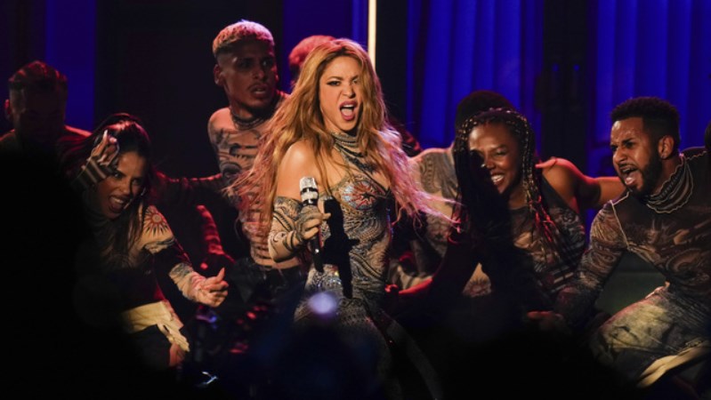 Shakira'dan hayranlarını sevindiren haber!