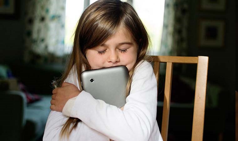 Yeni araştırma çocukların internette savunmasız olduğunu gösterdi