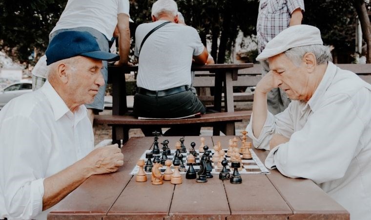 Yeni araştırma yaşlı olarak kabul edilen yaşı açıklıyor