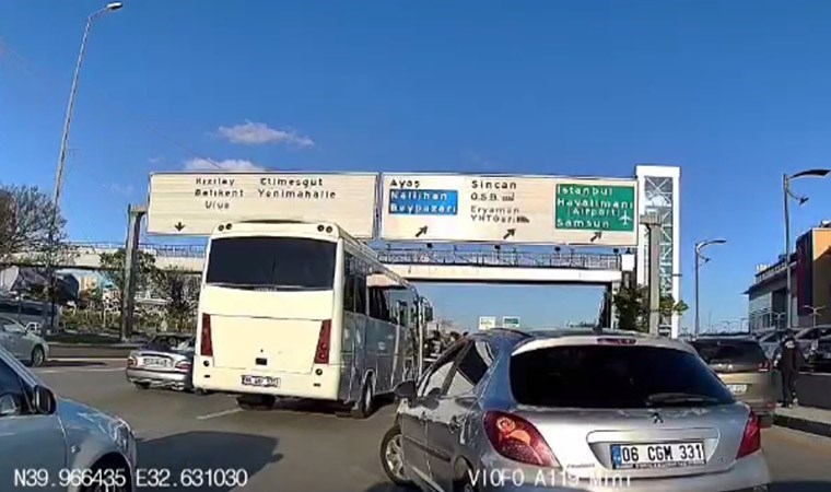 Trafikte çıkan tartışmayı, olay yerinden geçen çevik kuvvet ekibi sonlandırdı!
