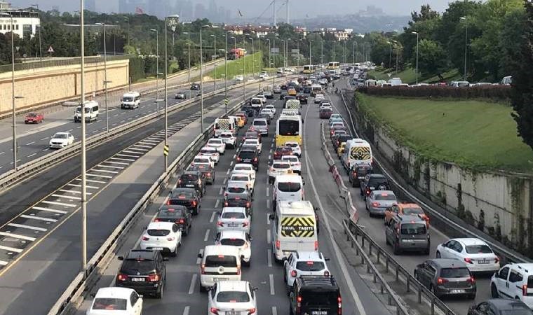 Ali Yerlikaya duyurdu… Bayramın son günü bazı araçlara 24 saatlik kısıtlama!