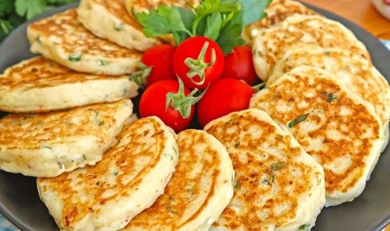 Kahvaltıların lezzetli atıştırmalığı: Peynirli pankek tarifi
