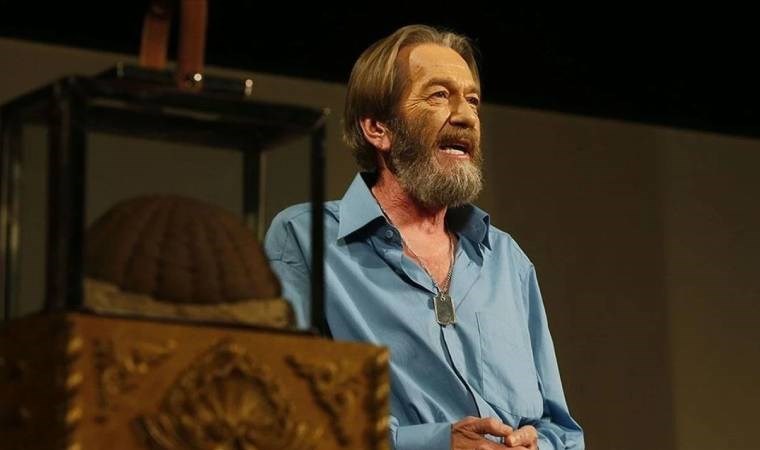 Ferhan Şensoy’un ‘Hayrola Karyola’ oyunu yeniden sahnelerde