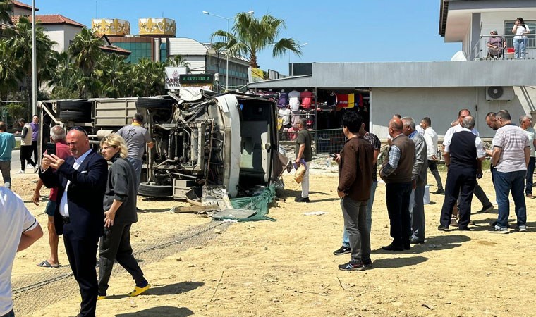 Bakan Yerlikaya duyurdu! Bayram tatilinin ilk 6 gününün acı tablosu açıklandı: 3 bin 706 trafik kazası, 48 can kaybı…