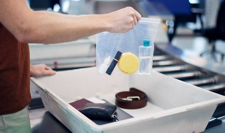 Uçaklara neden 100 mililitreden fazla sıvı alınmaz?