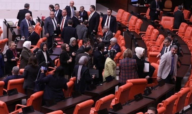 AKP’den vekillere uyarı: Herkes sizi izliyor, dikkatli olun