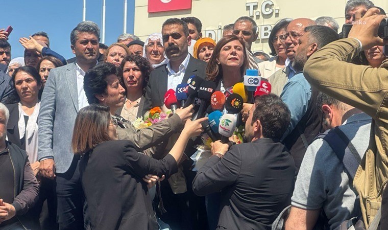Diyarbakır’da DEM Partili Bucak ve Hatun mazbatayı aldı: Kayyumun yaptıklarını ifşa edeceğiz