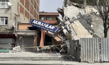 5 katlı iş merkezi, tek darbede yerle bir oldu – Son Dakika Türkiye Haberleri | Cumhuriyet