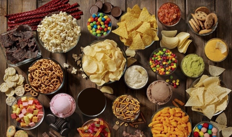 Bilim insanları, abur cubur tüketmek ile kanser arasındaki bağlantıyı keşfetti