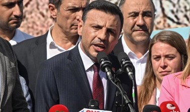 CHP İstanbul İl Başkanı Özgür Çelik'ten 'Van' tepkisi: 'Milli iradeye tuzak!' – Son Dakika Siyaset Haberleri | Cumhuriyet