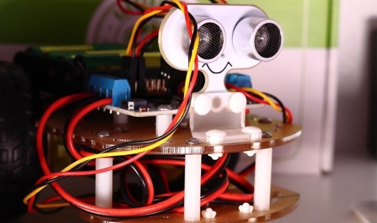 Otomobil projesini iptal eden Apple, gözünü robotlara dikti