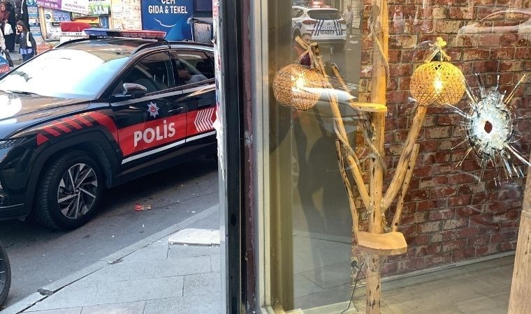 Beyoğlu’nda silahlı saldırı… 3’ü ağır 4 yaralı!