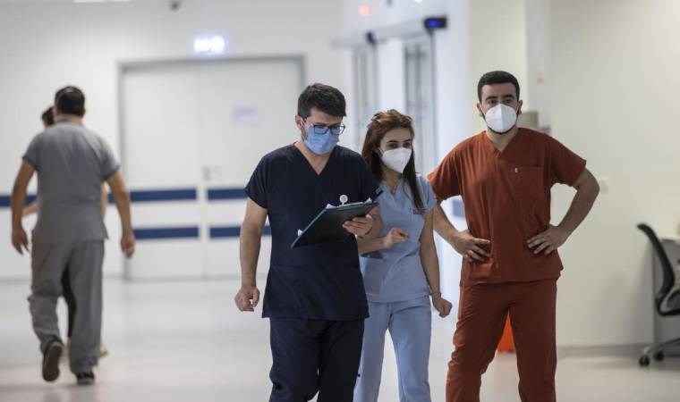 Sağlık emekçisine bayram yok: Hemşirelerin saatlik 80 TL, hekimlerin 137 TL nöbet ücretleri tepki çekti