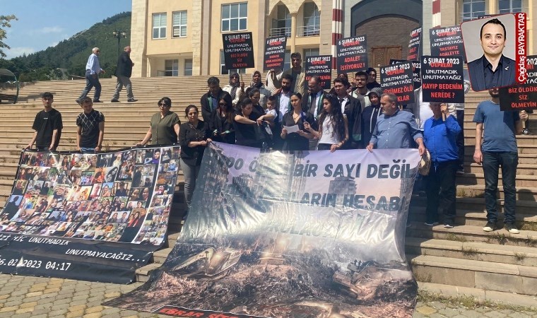 Kahramanmaraş depreminde 75 kişiye mezar olmuştu… Ebrar Sitesi’nde yakınlarını kaybeden aileler: ‘Müteahhitsiz binaya nasıl ruhsat verildi?’