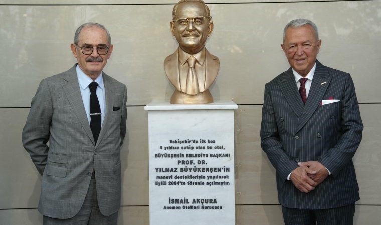 Eskişehir'de Yılmaz Büyükerşen büstü törenle açıldı