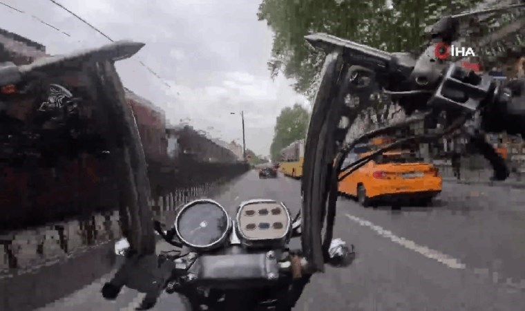 Motosikletine çarpan kişi annesi çıktı