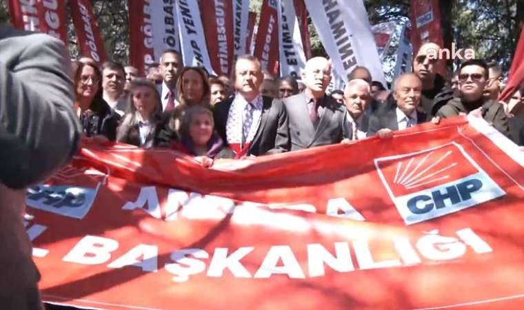 CHP Genel Başkanı Özgür Özel; Deniz Gezmiş, Yusuf Aslan ve Hüseyin İnan’ı mezarları başında andı