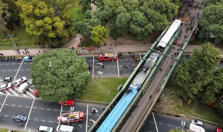Arjantin’de yolcu treni boş trene çarptı: 90 yaralı