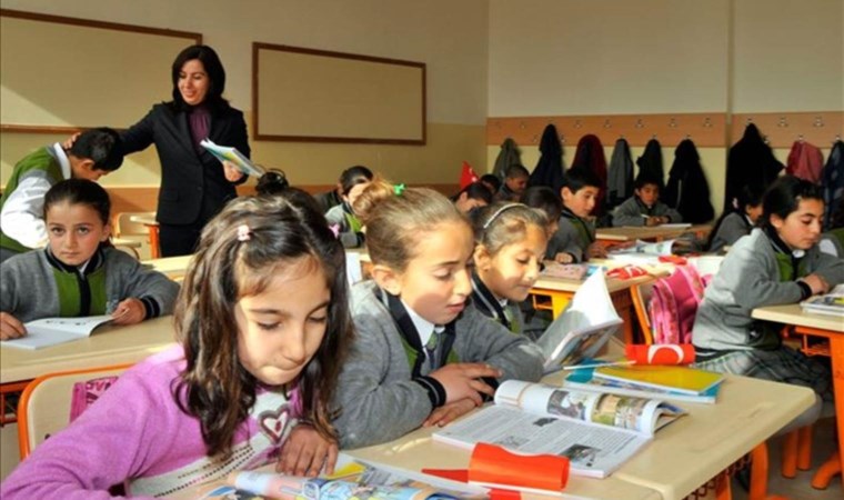 Yarın okullar tatil mi? 2 Mayıs Perşembe günü okullar tatil mi?