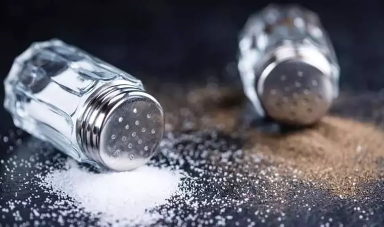 Yemeğe sonradan tuz ekleyenler dikkat: Binlerce kişinin verileri incelendi!