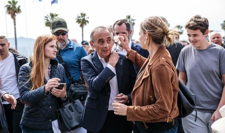 Fransız siyasetçi Zemmour’a yumurta saldırısı