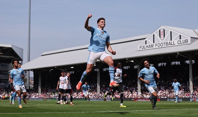 Manchester City, güle oynaya liderliği aldı!