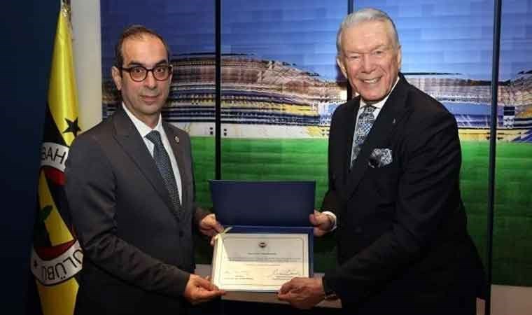 Fenerbahçe’de Şekip Mosturoğlu ve kurul üyeleri mazbatalarını aldı